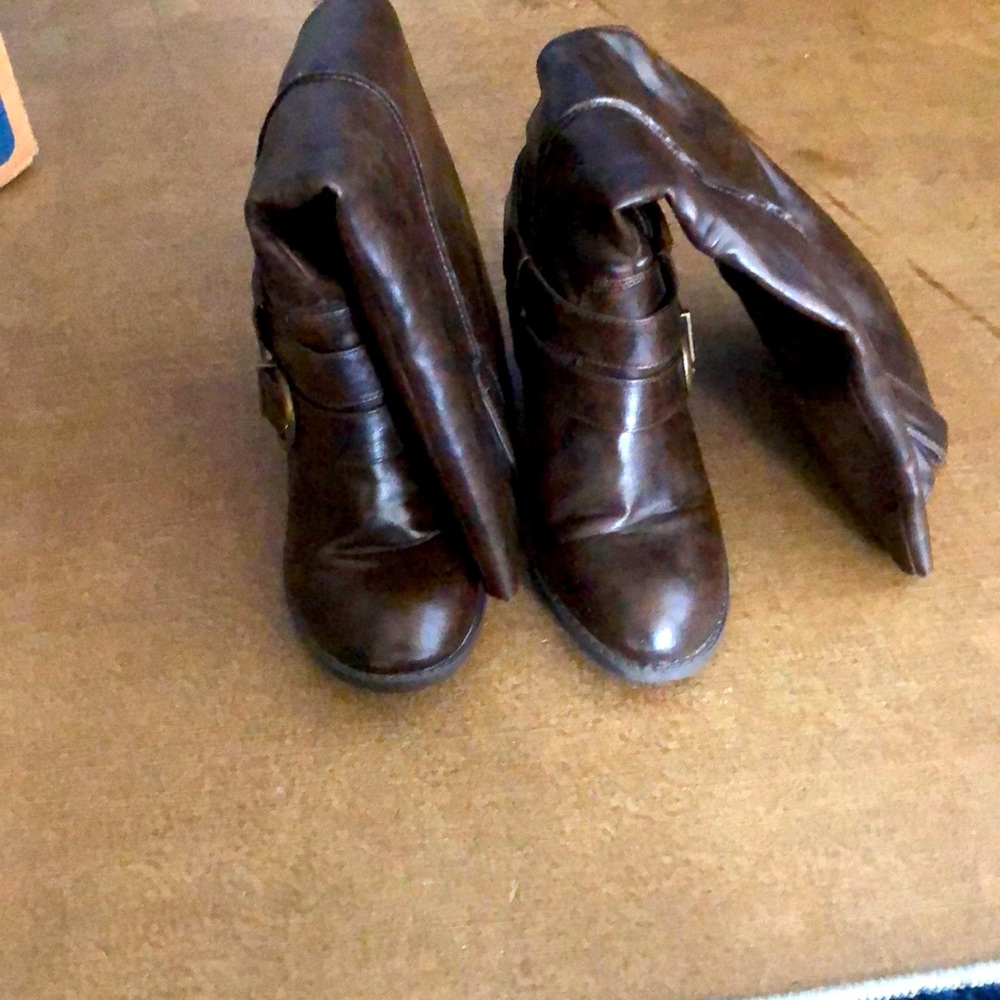 Woman’s mid calf Dark brown heeled Boots. Sz 8